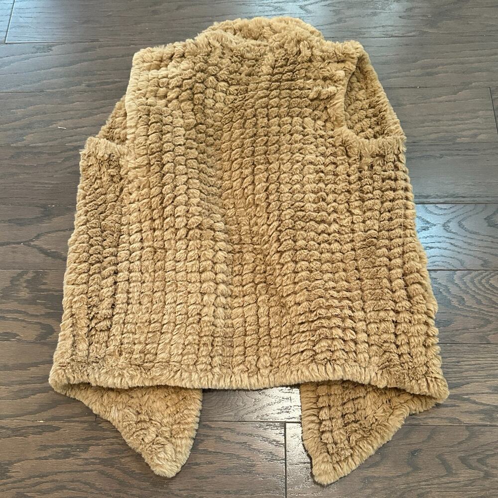 Dolce Cabo Camel Faux Fur Textured Open Front Vest Cardigan Cozy Size Medium - Picture 9 of 10